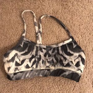 Lululemon sports bra size 2